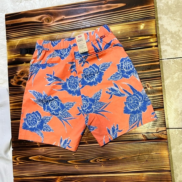 Levi’s Short for Men and Orange  floral color - Picture 2 of 7